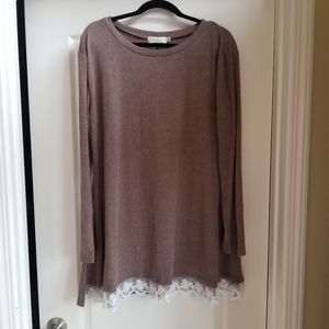 Tunic with lace trim